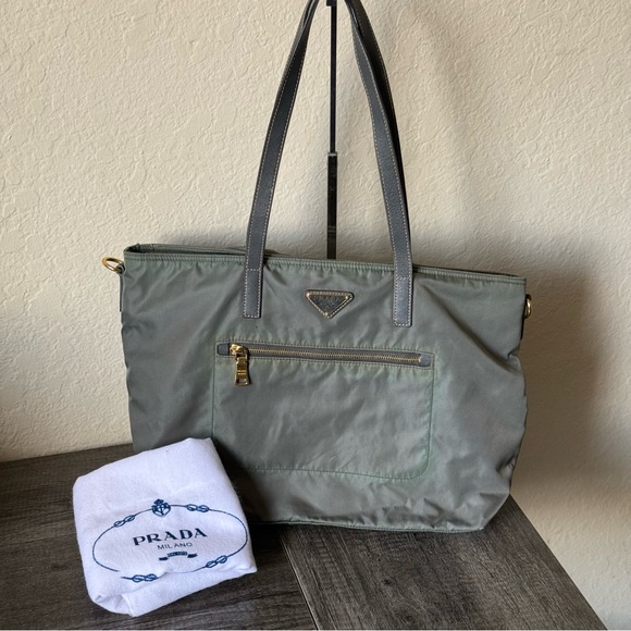 💎GORGEOUS AUTHENTIC PRADA NYLON/ LEATHER TOTE BAG💎 - Picture 16 of 16